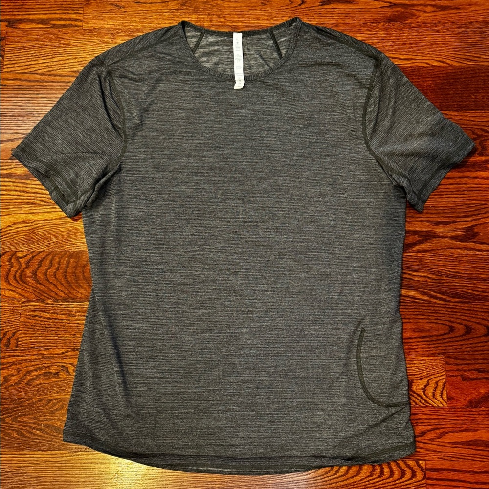 Men’s Lululemon short sleeve crew neck - size XL